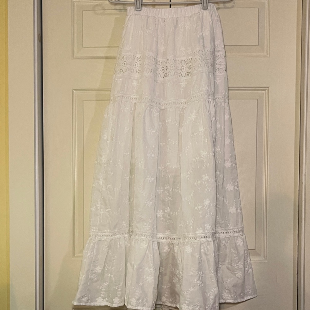 Elegant White Lace Maxi Skirt